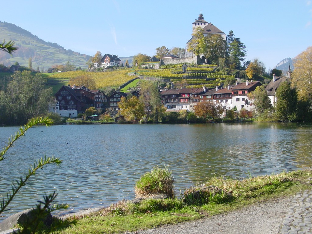 Postkarten-Mittelalter: See, Stadt und Schloss Werdenberg